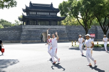 笑臉與熱情刷屏！這名火炬手是景興人！